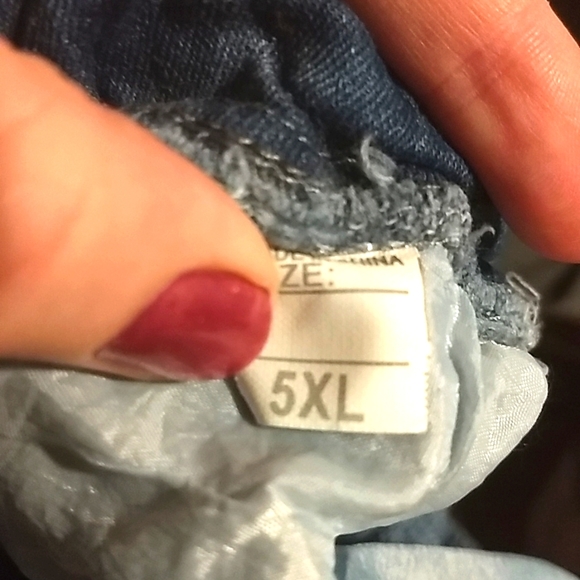 Distressed Stretchy Jeans - Picture 5 of 5